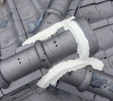 鬼瓦　隙間　漆喰詰め直し